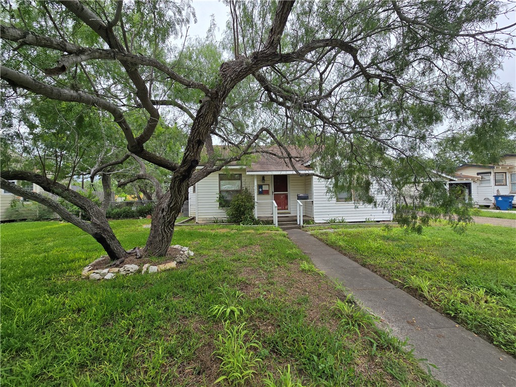 721 E Lewis St Property Photo 4
