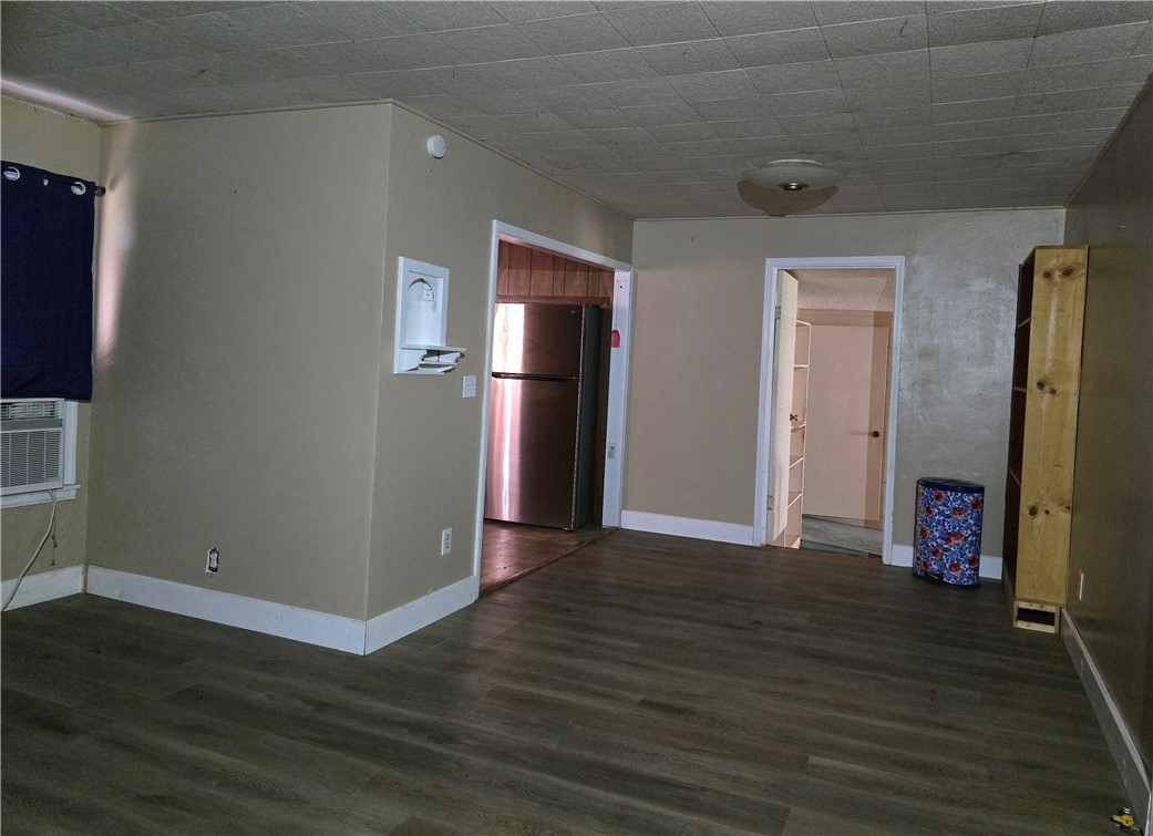 721 E Lewis St Property Photo 6