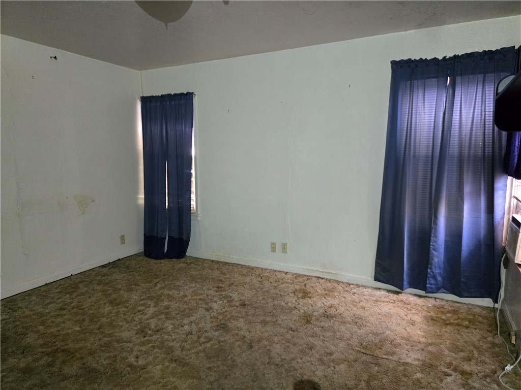 721 E Lewis St Property Photo 10