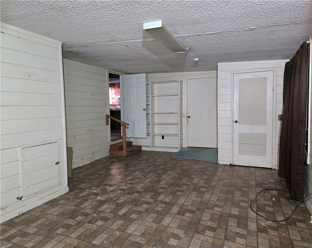 721 E Lewis St Property Photo 14