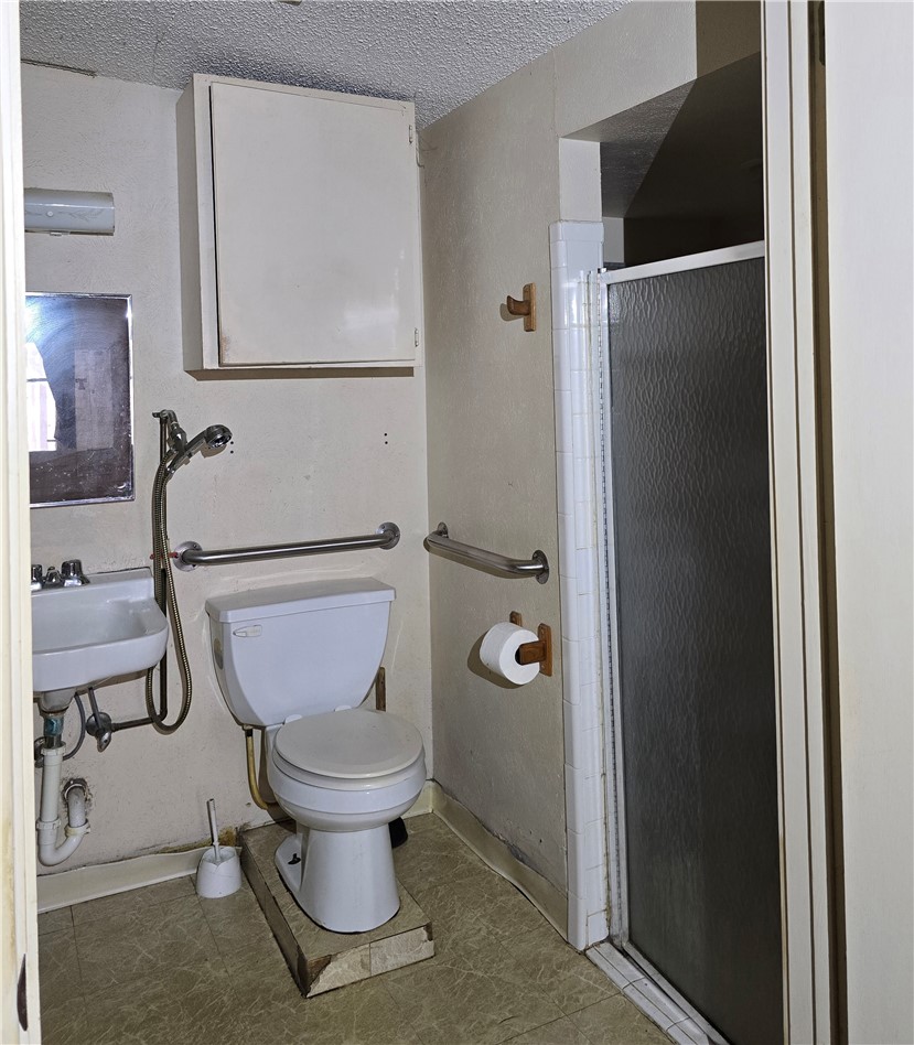 721 E Lewis St Property Photo 16