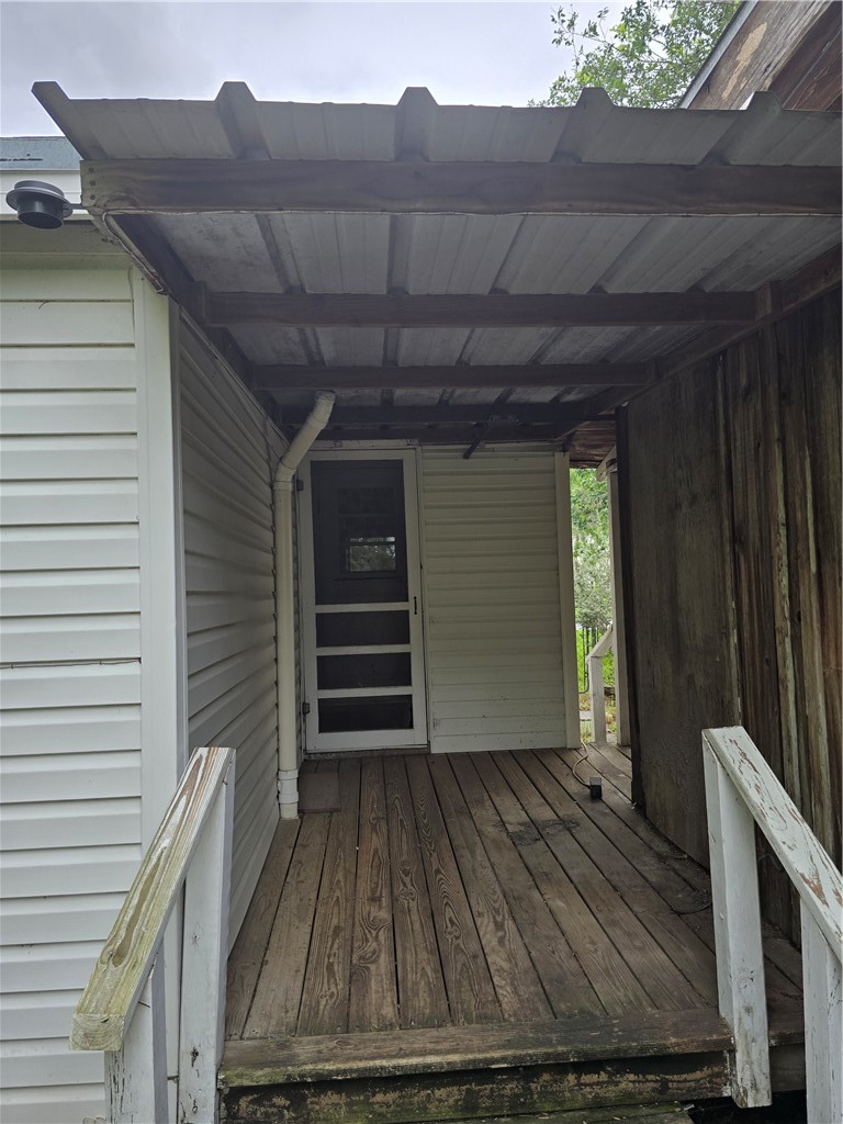 721 E Lewis St Property Photo 19