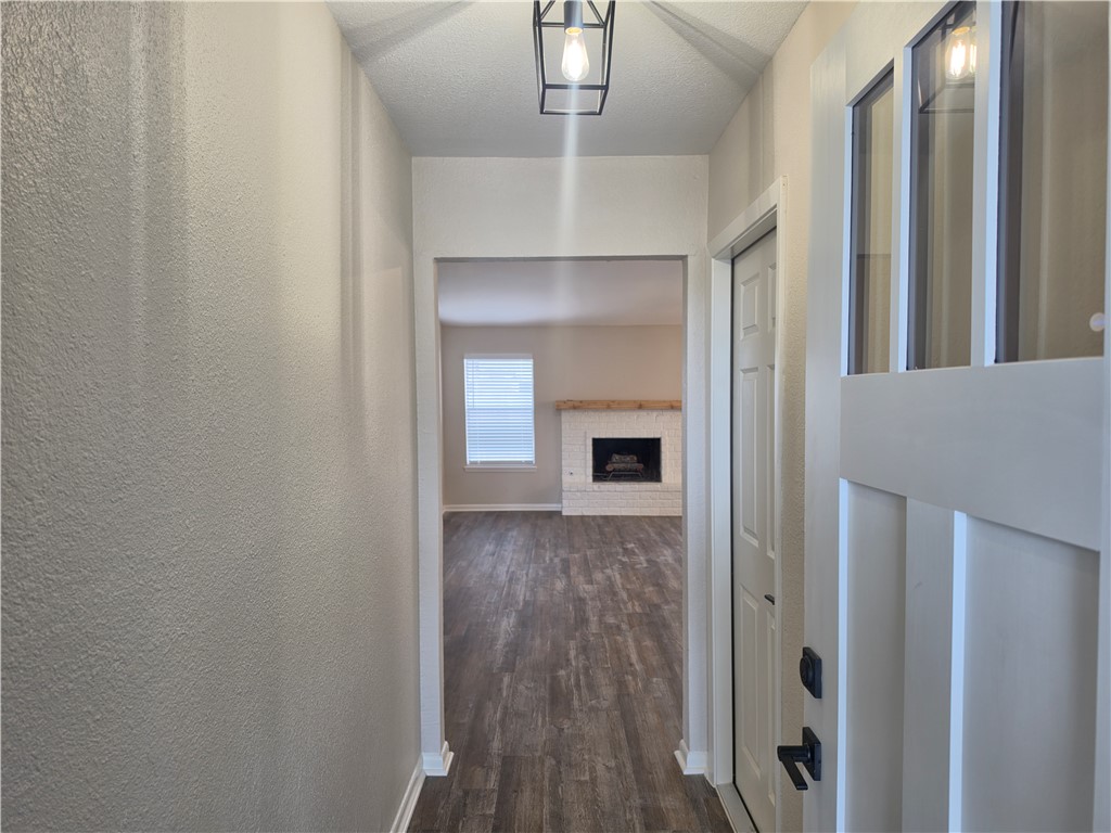 4961 Shadowbend Dr Property Photo 3