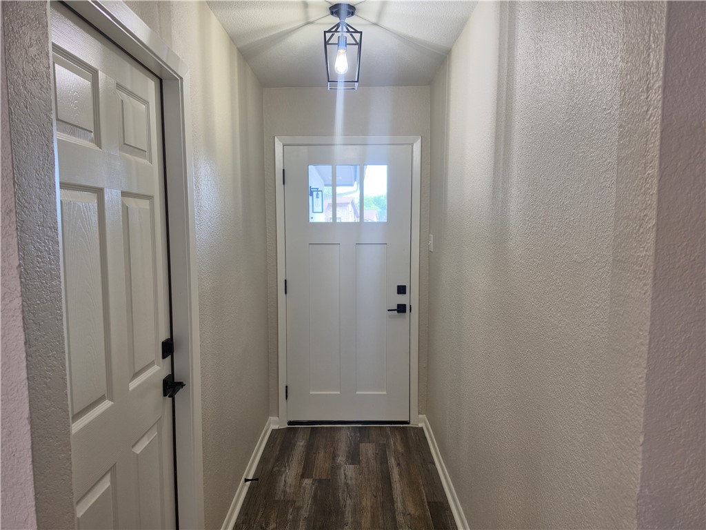 4961 Shadowbend Dr Property Photo 4