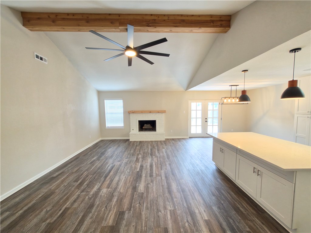 4961 Shadowbend Dr Property Photo 6