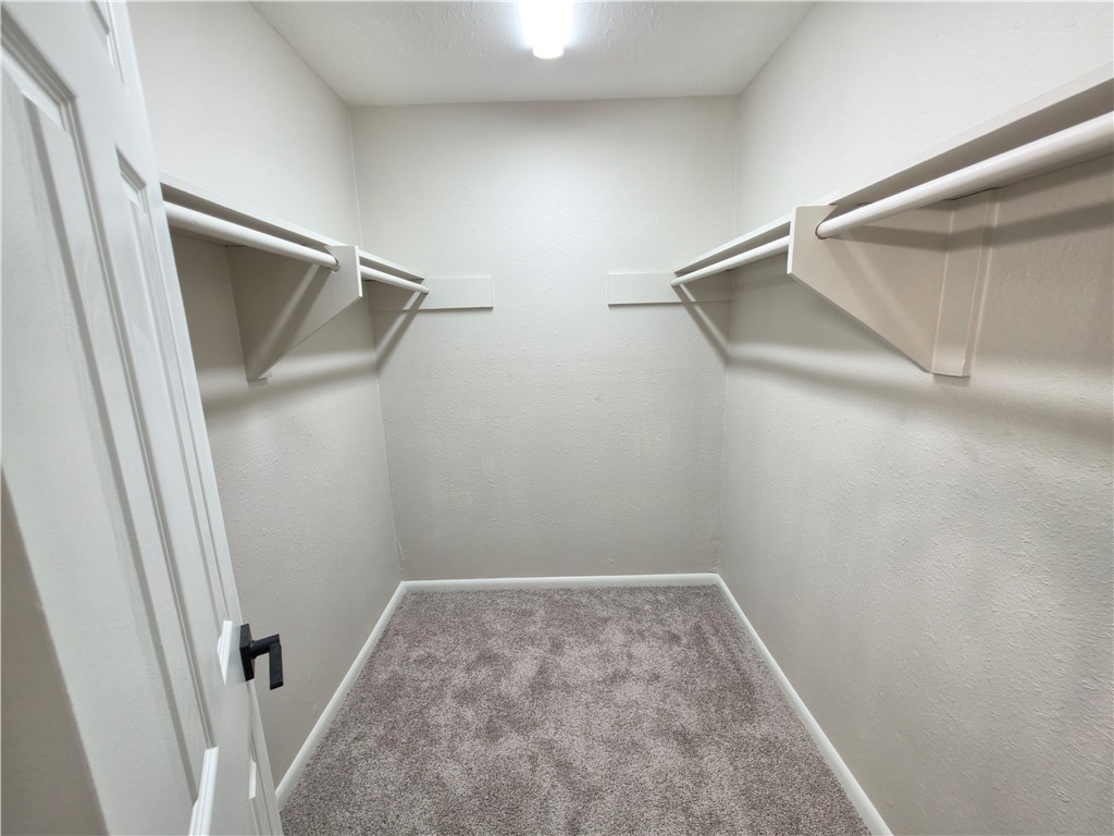 4961 Shadowbend Dr Property Photo 21