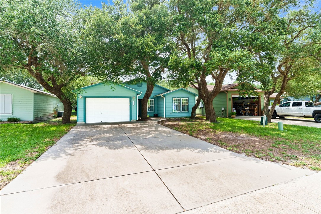 105 Pecan Harbor St Property Photo 2