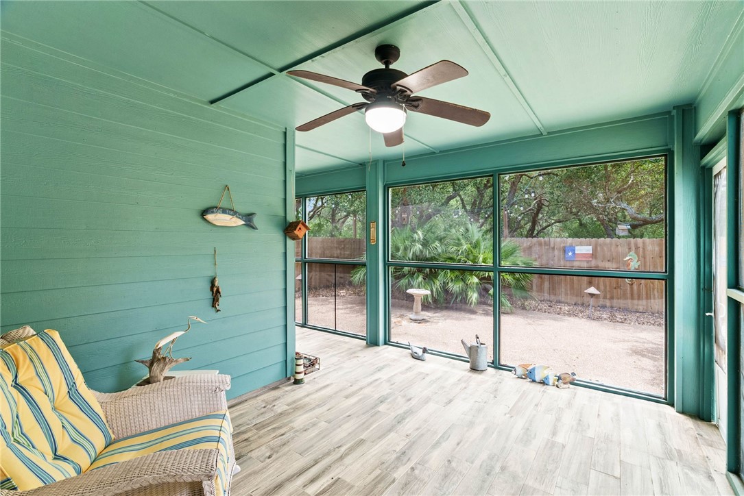 105 Pecan Harbor St Property Photo 3