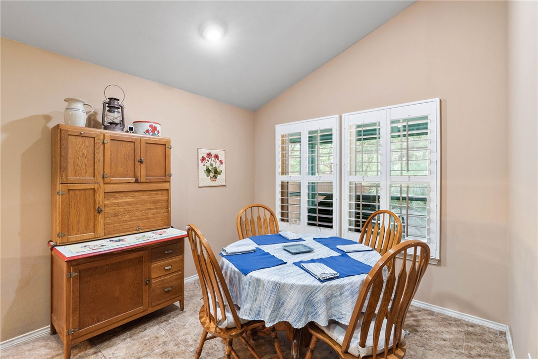105 Pecan Harbor St Property Photo 9