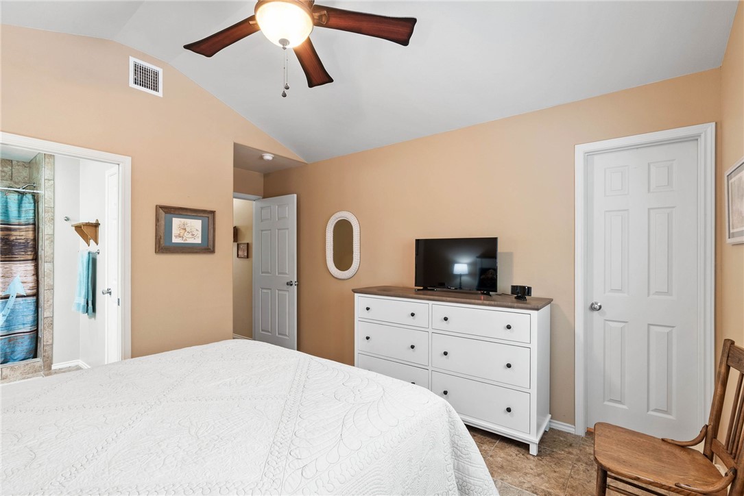 105 Pecan Harbor St Property Photo 11