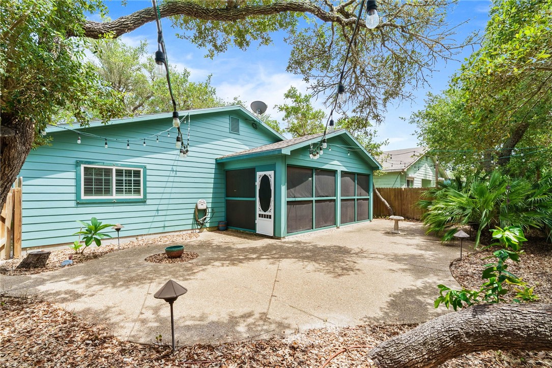105 Pecan Harbor St Property Photo 18