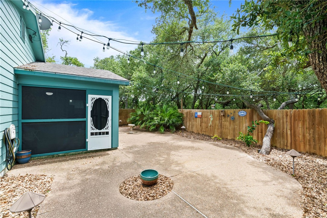 105 Pecan Harbor St Property Photo 20