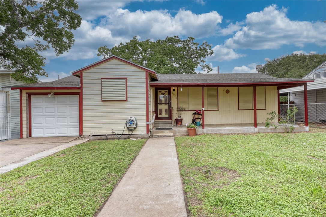 3926 Redwood St Property Photo 1