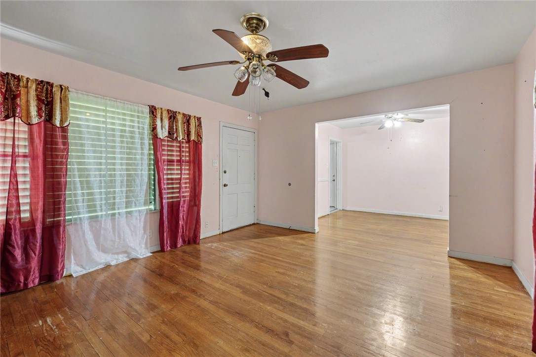 3926 Redwood St Property Photo 2