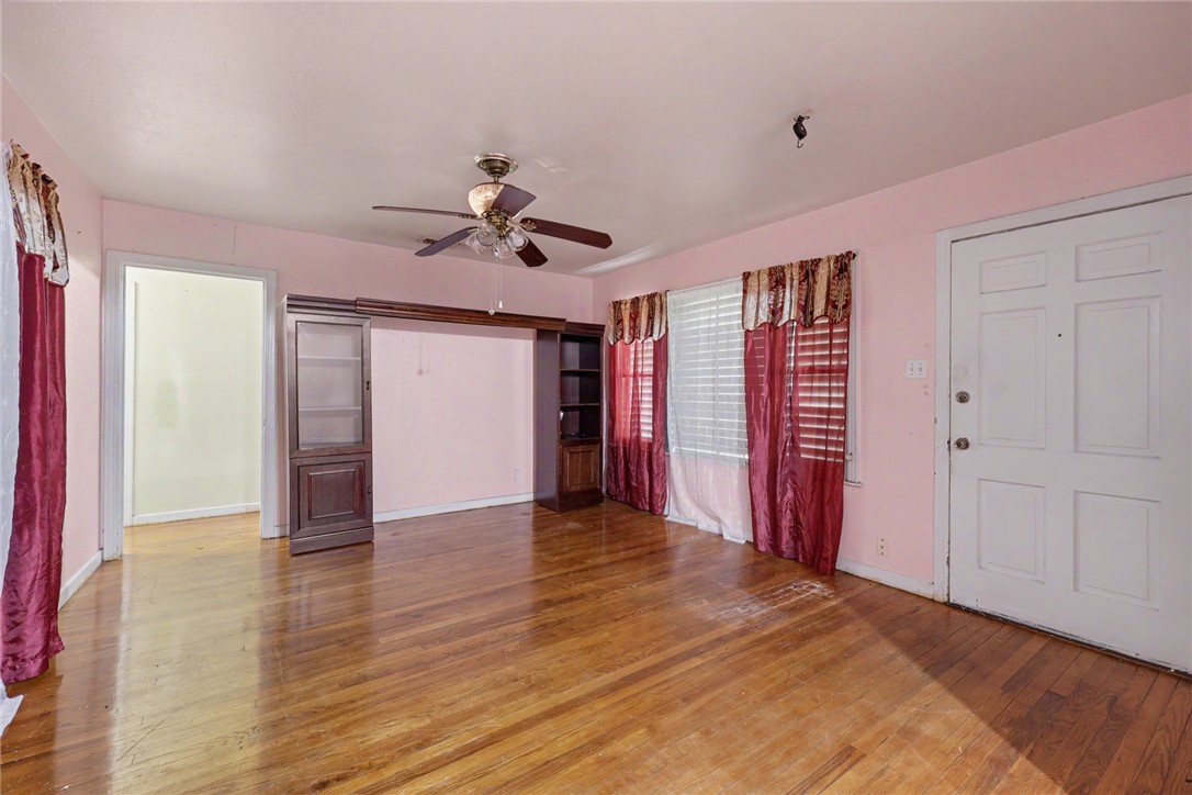 3926 Redwood St Property Photo 4