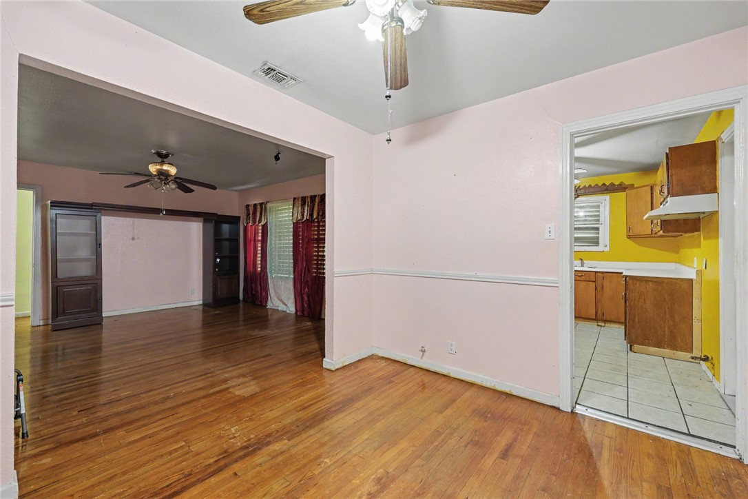3926 Redwood St Property Photo 6
