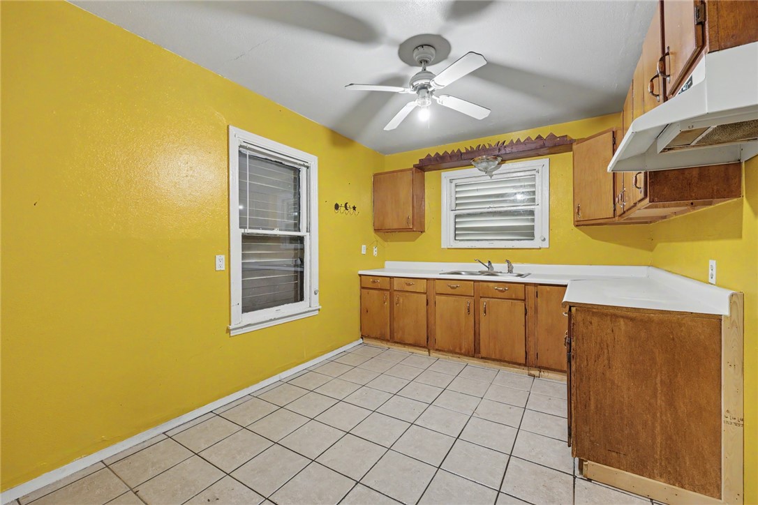 3926 Redwood St Property Photo 8
