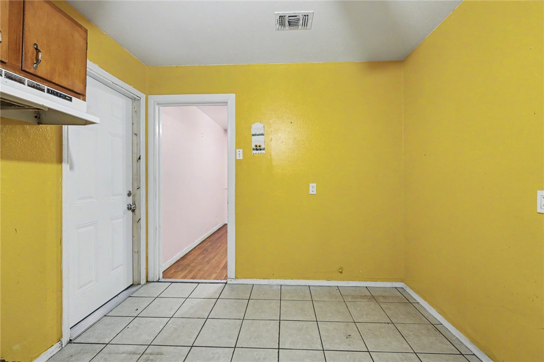 3926 Redwood St Property Photo 9