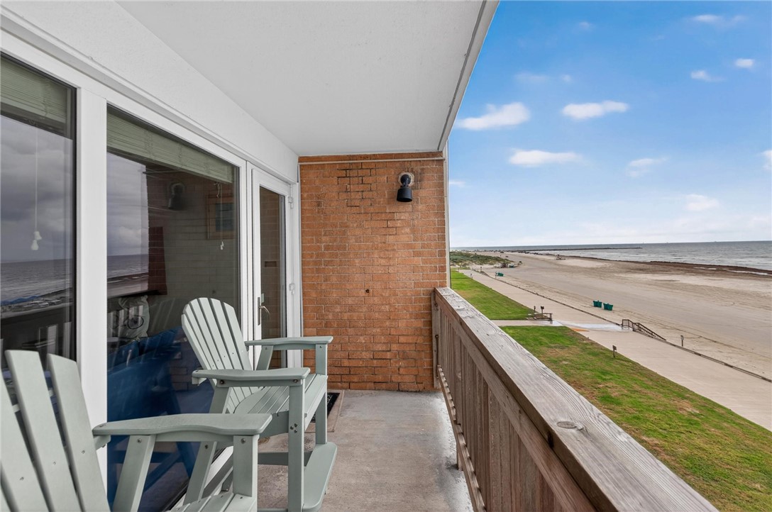 14810 Windward Dr 417 Property Photo 32