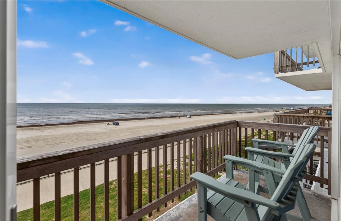 14810 Windward Dr 417 Property Photo 33