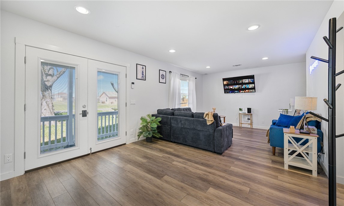 309 E. Pompano Property Photo 2