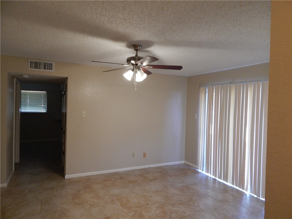 11617 Agua Dulce #b Property Photo 2