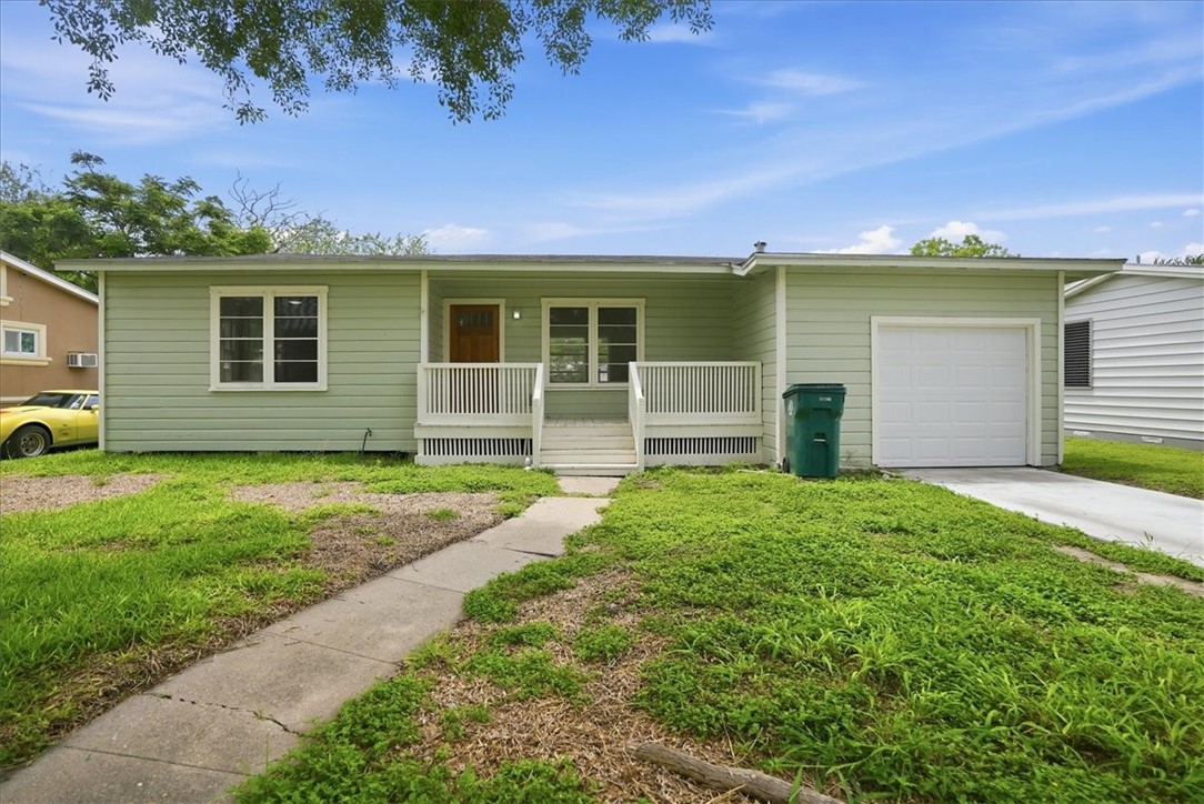 1049 Deforrest St Property Photo 1