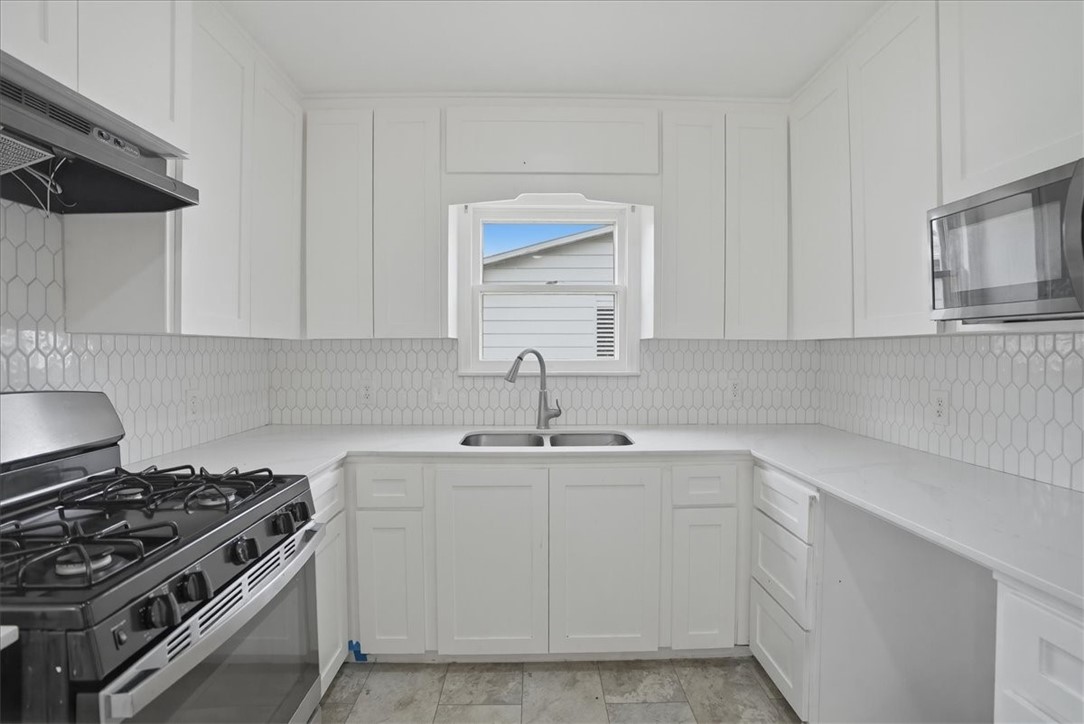 1049 Deforrest St Property Photo 11