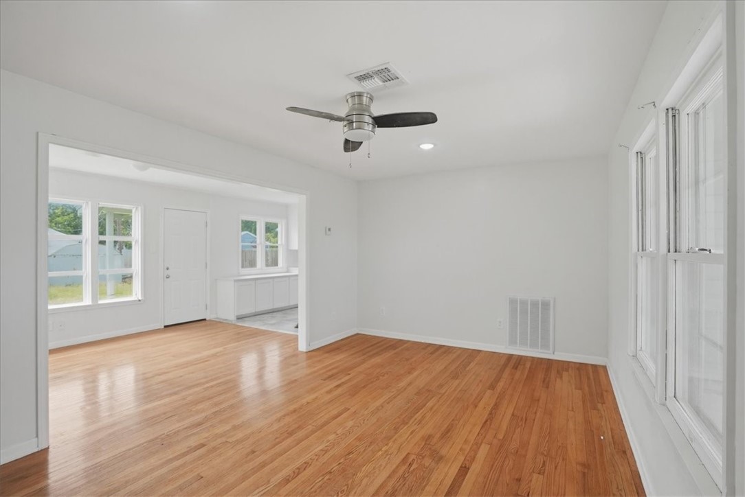 1049 Deforrest St Property Photo 12