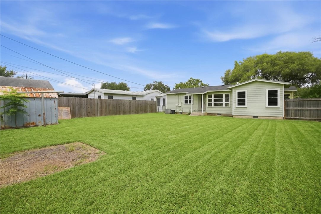 1049 Deforrest St Property Photo 21