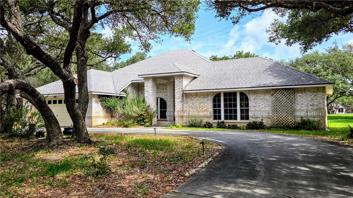 409 Champions Dr Property Photo 1