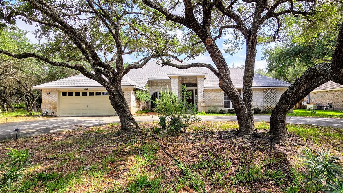 409 Champions Dr Property Photo 3