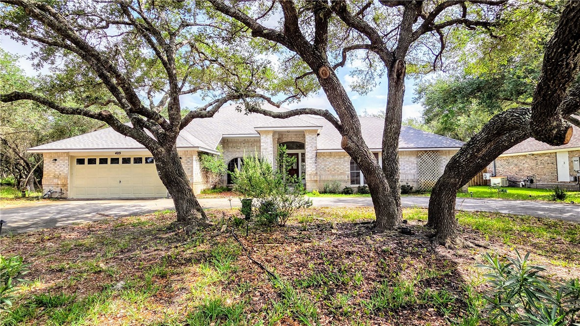 409 Champions Dr Property Photo 4