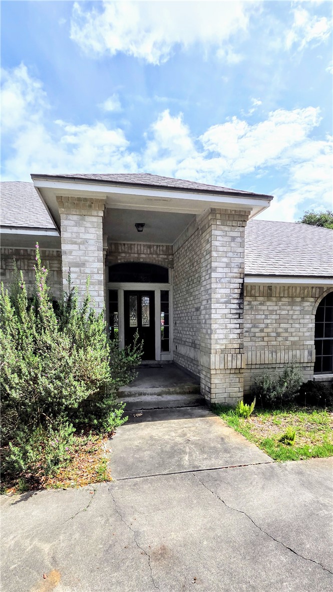 409 Champions Dr Property Photo 5