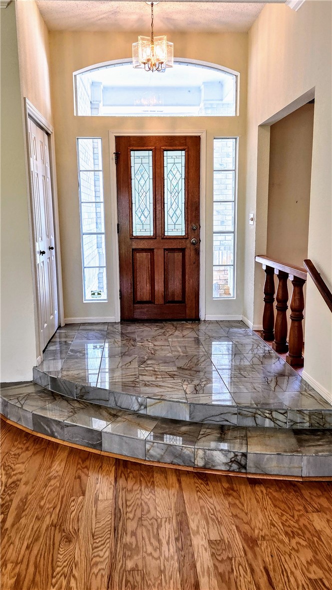 409 Champions Dr Property Photo 6