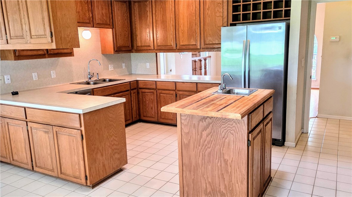409 Champions Dr Property Photo 11