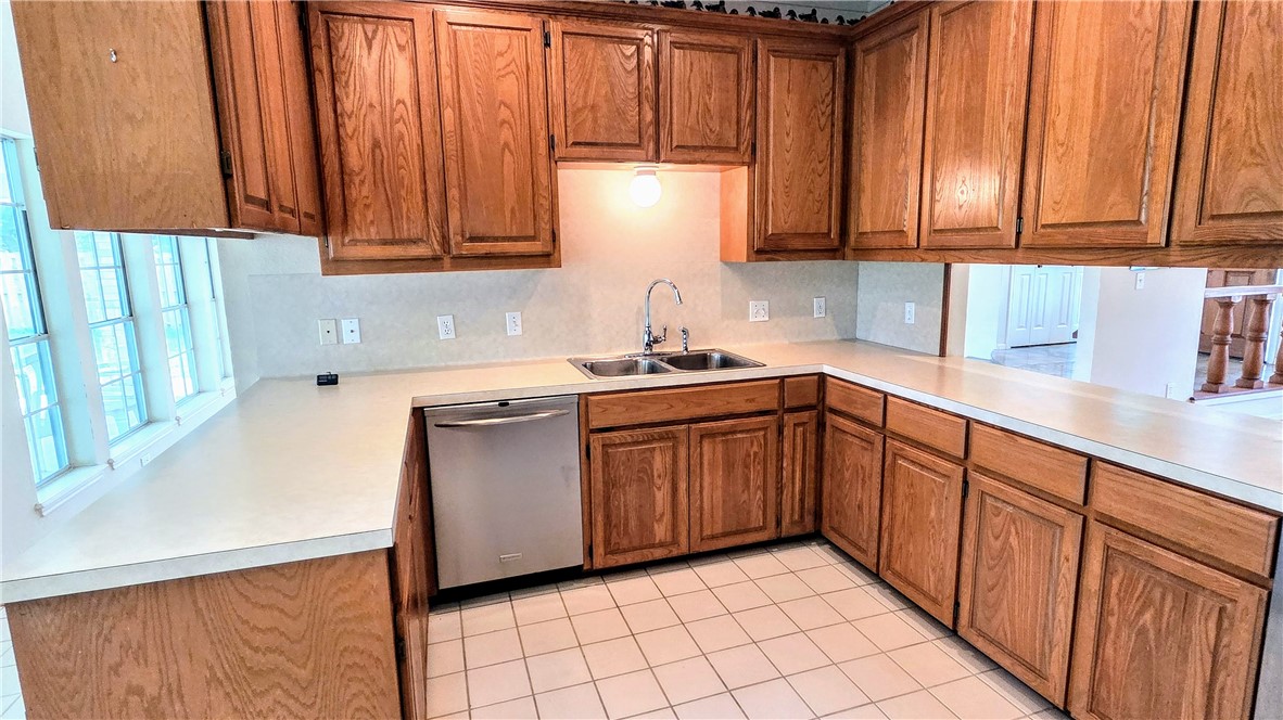 409 Champions Dr Property Photo 13