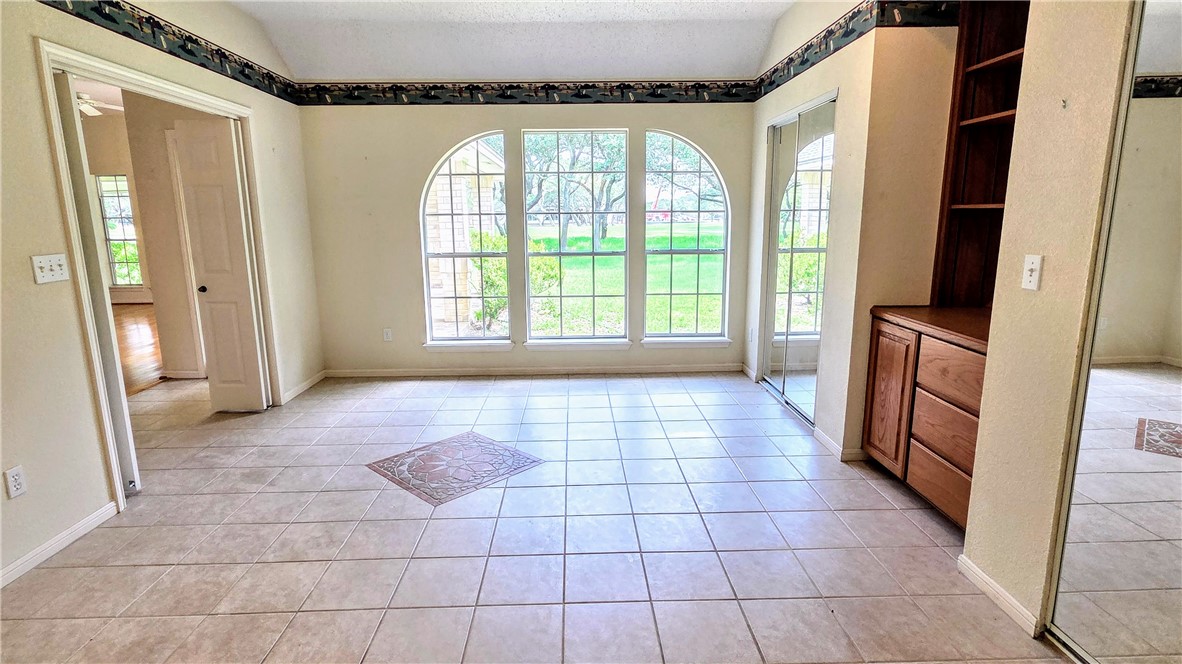 409 Champions Dr Property Photo 27