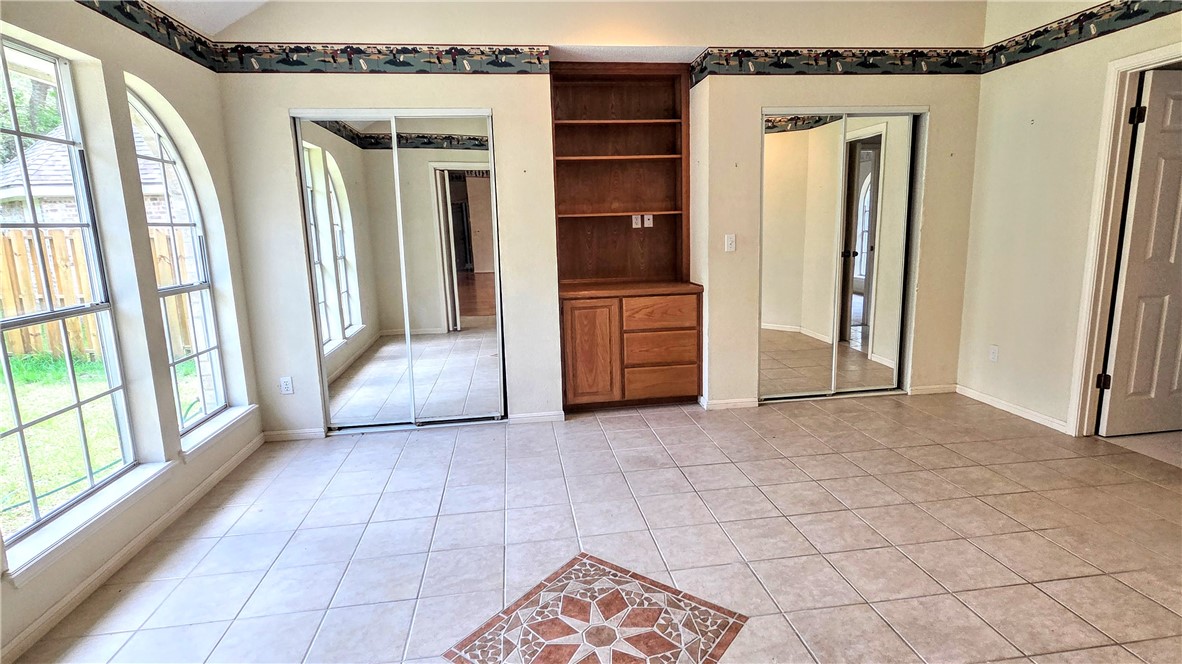 409 Champions Dr Property Photo 34