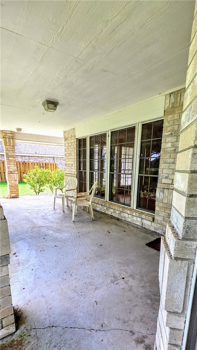 409 Champions Dr Property Photo 36