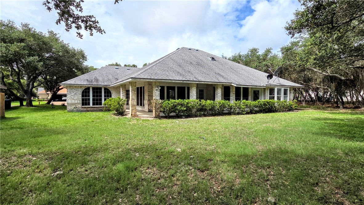 409 Champions Dr Property Photo 38