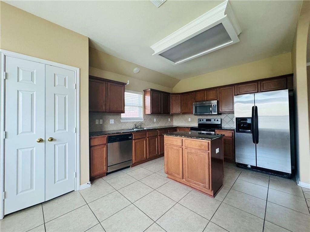7541 Exeter Ct Property Photo 3