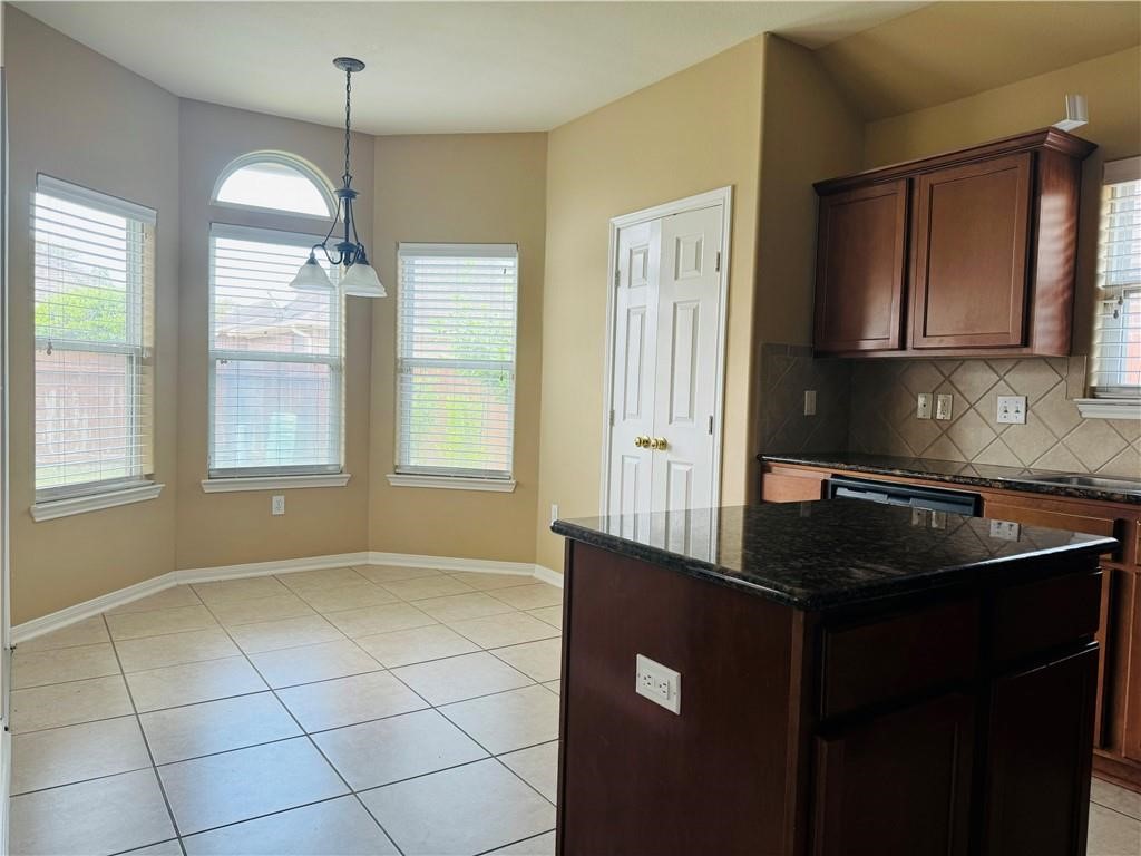 7541 Exeter Ct Property Photo 4