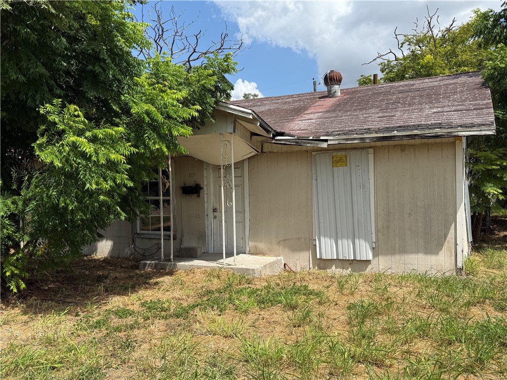 609 Lopez St Property Photo 1