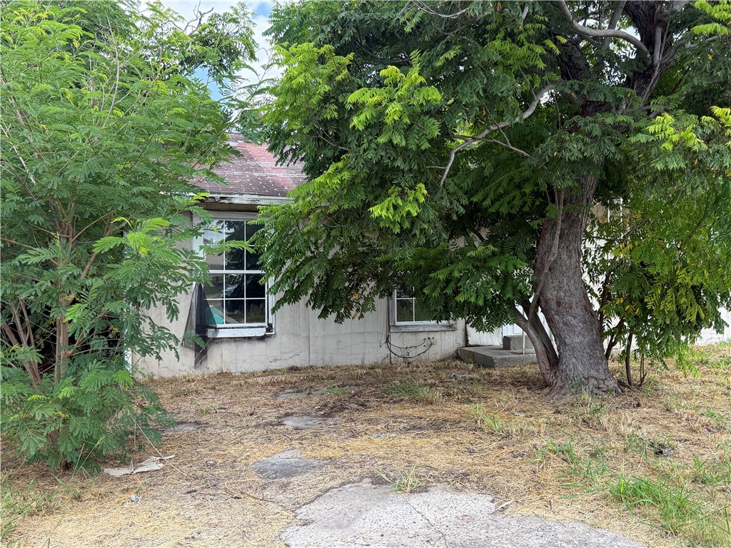 614 Lopez St Property Photo 1
