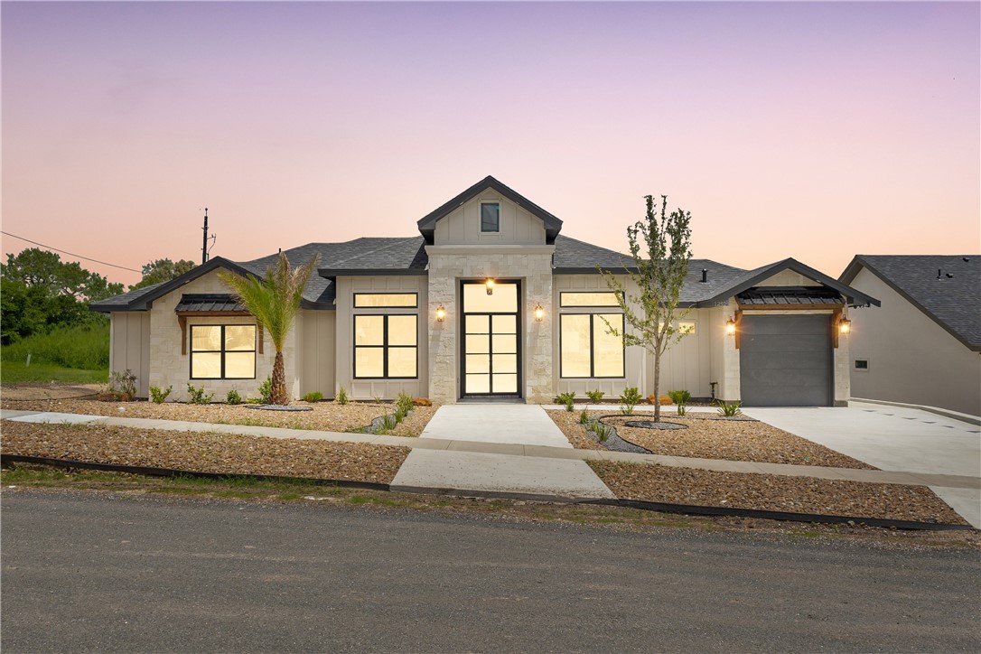 12914 E Redbird Lane Property Photo 1