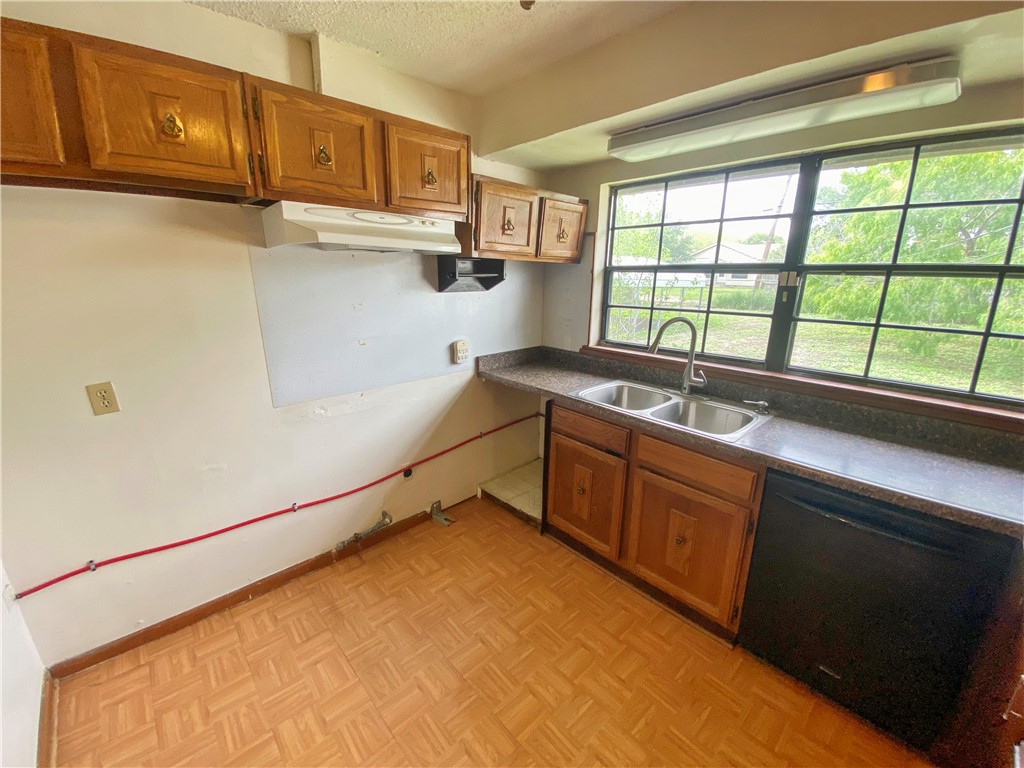 908 Fannin St Property Photo 6