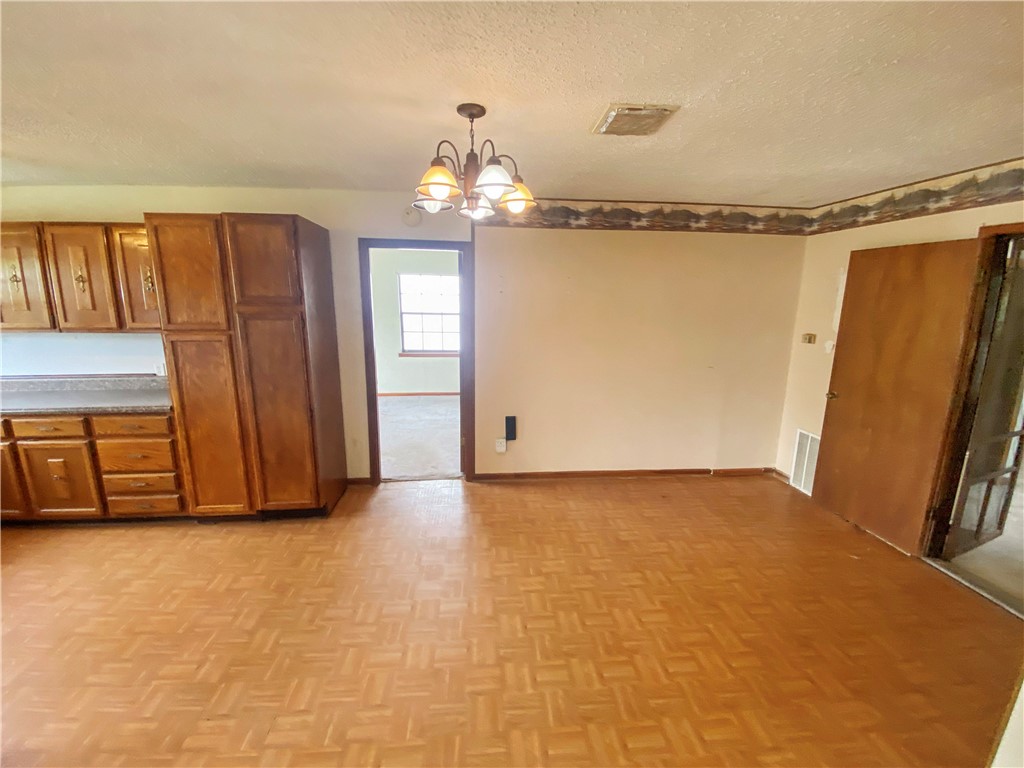 908 Fannin St Property Photo 7