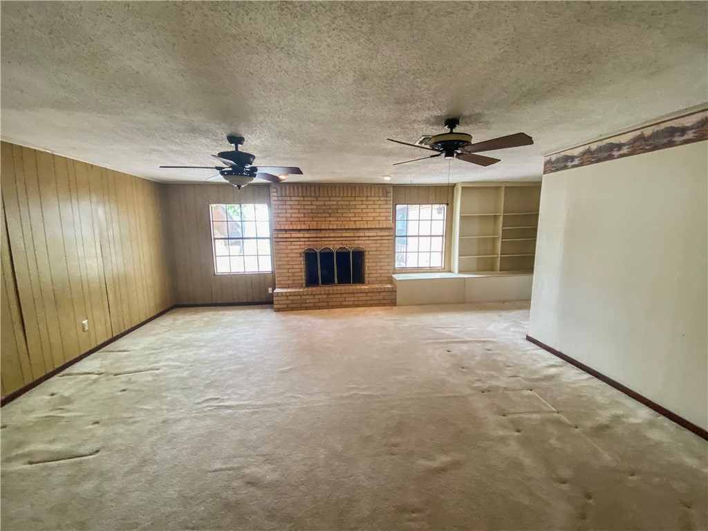 908 Fannin St Property Photo 8
