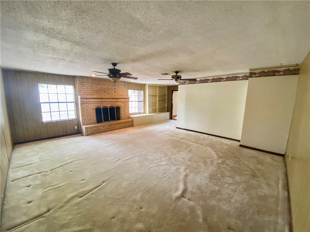 908 Fannin St Property Photo 9